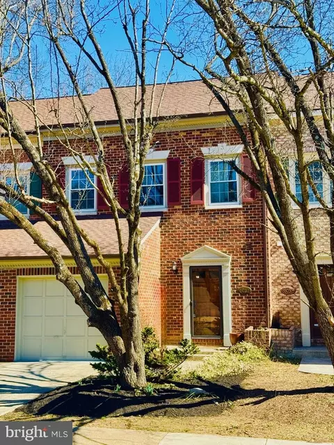 6053 Estates Dr, Alexandria, VA 22310