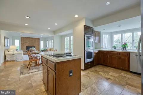 Kitchen - 7844 Vervain Ct, Springfield, VA 22152 photo 2 of 4