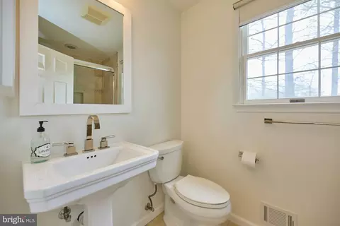 Bath - 7844 Vervain Ct, Springfield, VA 22152 photo 5 of 6