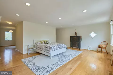 Bedroom - 7844 Vervain Ct, Springfield, VA 22152 photo 3 of 10