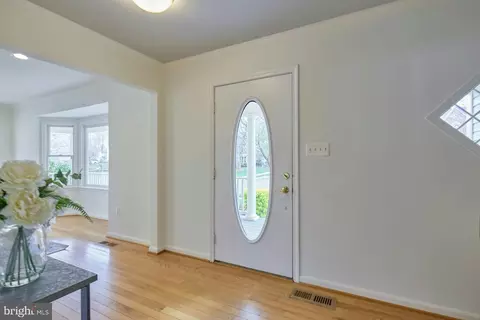 Entry Way - 7844 Vervain Ct, Springfield, VA 22152 photo 2 of 3