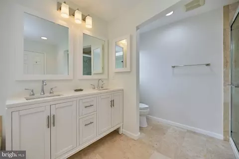 Bath - 7844 Vervain Ct, Springfield, VA 22152 photo 3 of 6
