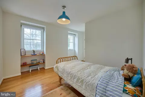 Bedroom - 7844 Vervain Ct, Springfield, VA 22152 photo 7 of 10