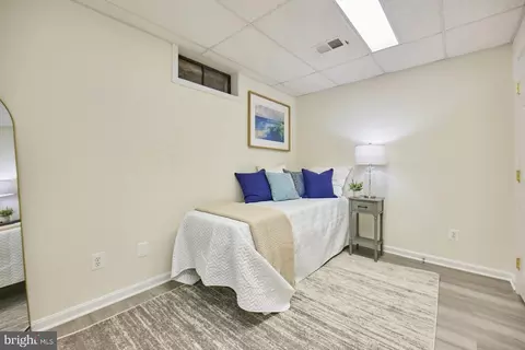 Bedroom - 7844 Vervain Ct, Springfield, VA 22152 photo 9 of 10