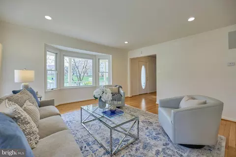 Living - 7844 Vervain Ct, Springfield, VA 22152 photo 7 of 9