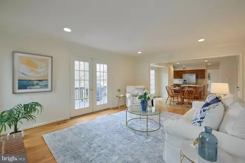 Living - 7844 Vervain Ct, Springfield, VA 22152 photo 3 of 9