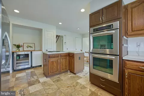 Kitchen - 7844 Vervain Ct, Springfield, VA 22152 photo 4 of 4