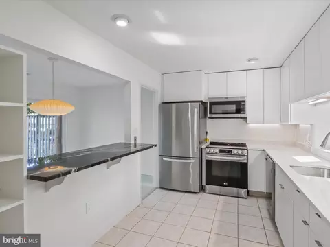 11517 Links Dr, Reston, VA 20190 photo 7