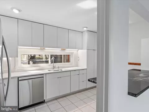 11517 Links Dr, Reston, VA 20190 photo 9