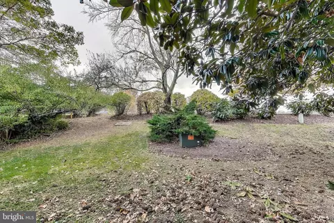 Exterior - 11308 Links Ct, Reston, VA 20190 photo 10 of 14