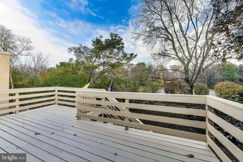 Exterior - 11308 Links Ct, Reston, VA 20190 photo 3 of 14