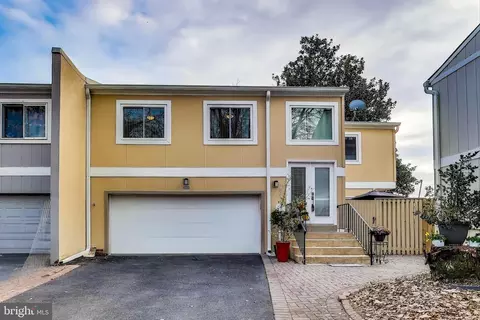 Exterior - 11308 Links Ct, Reston, VA 20190 photo 13 of 14