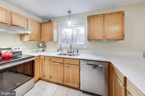 Kitchen - 11308 Links Ct, Reston, VA 20190 photo 2 of 2