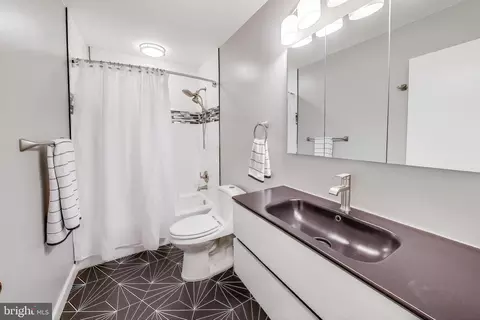 Bath - 11308 Links Ct, Reston, VA 20190 photo 2 of 3
