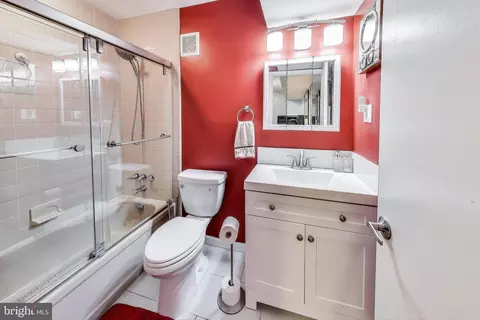 Bath - 11308 Links Ct, Reston, VA 20190 photo 3 of 3