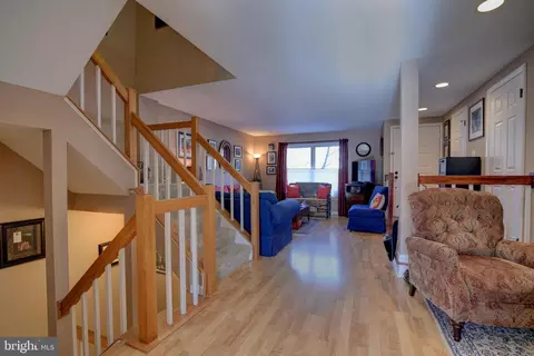 1636 Oak Spring Way, Reston, VA 20190 photo 5