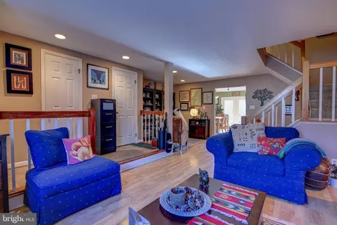 1636 Oak Spring Way, Reston, VA 20190 photo 3