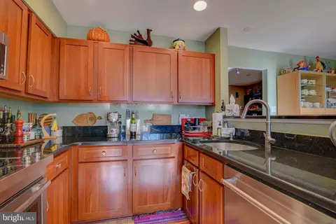 1636 Oak Spring Way, Reston, VA 20190 photo 8