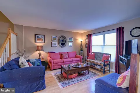 1636 Oak Spring Way, Reston, VA 20190 photo 2