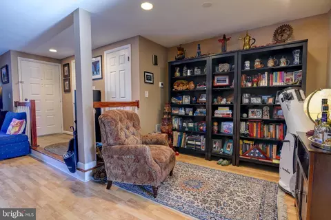 1636 Oak Spring Way, Reston, VA 20190 photo 4