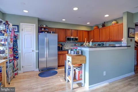 1636 Oak Spring Way, Reston, VA 20190 photo 6