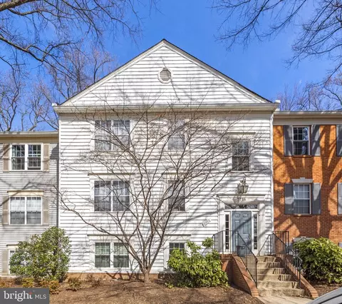 7758 New Providence Dr #12, Falls Church, VA 22042