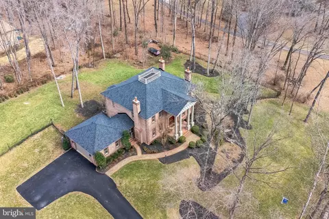 10420 Adel Rd, Oakton, VA 22124