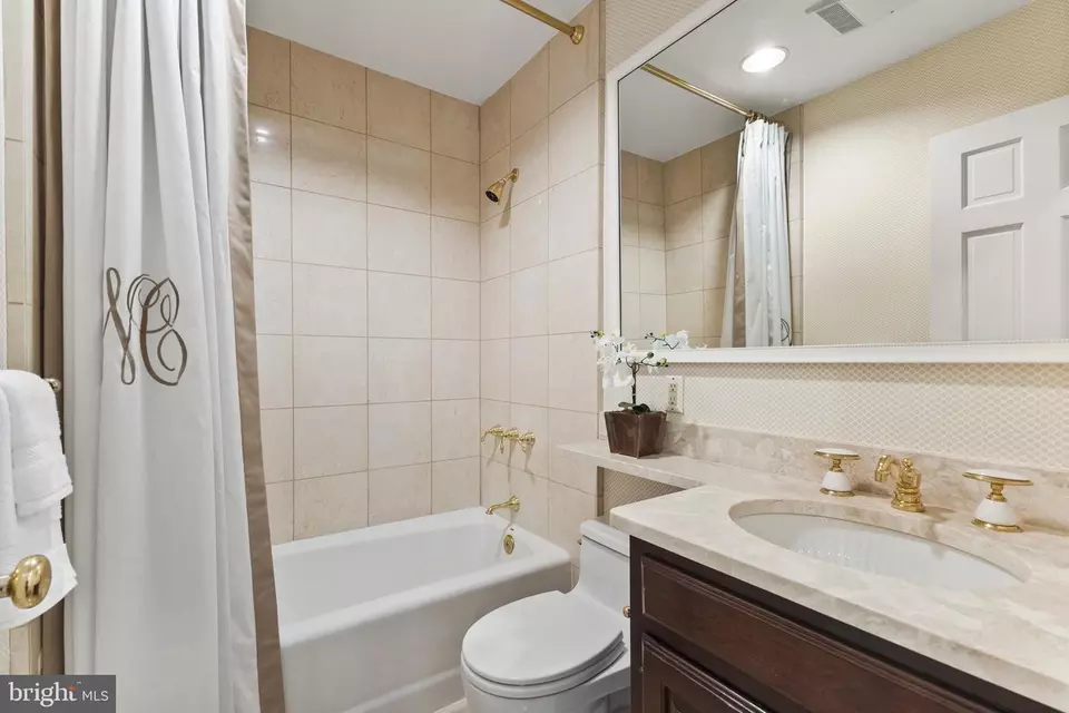 Bath - 7621 Leith Pl, Alexandria, VA 22307 photo 1 of 5
