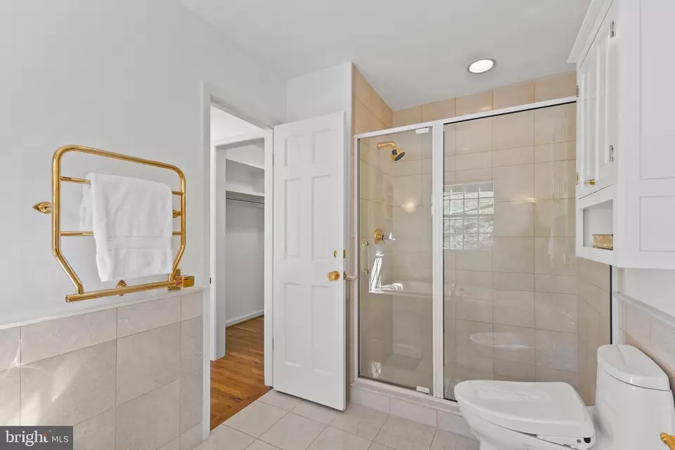 Bath - 7621 Leith Pl, Alexandria, VA 22307 photo 3 of 5