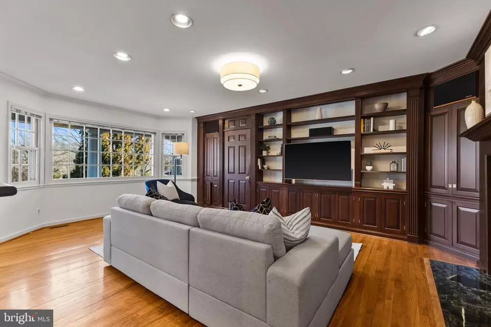 Living - 7621 Leith Pl, Alexandria, VA 22307 photo 2 of 6