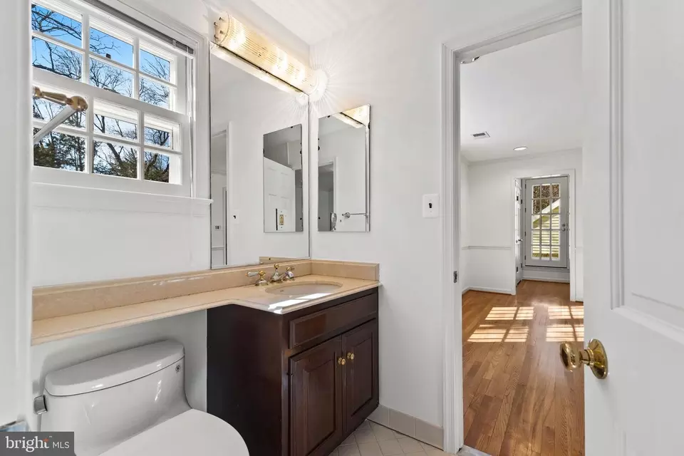 Bath - 7621 Leith Pl, Alexandria, VA 22307 photo 5 of 5