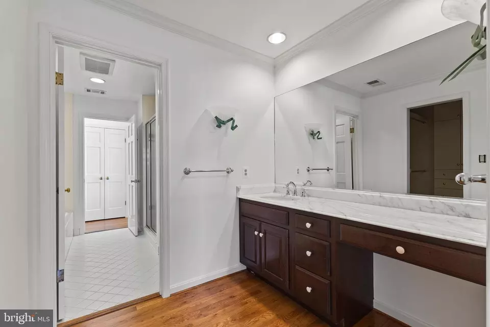 Bath - 7621 Leith Pl, Alexandria, VA 22307 photo 4 of 5