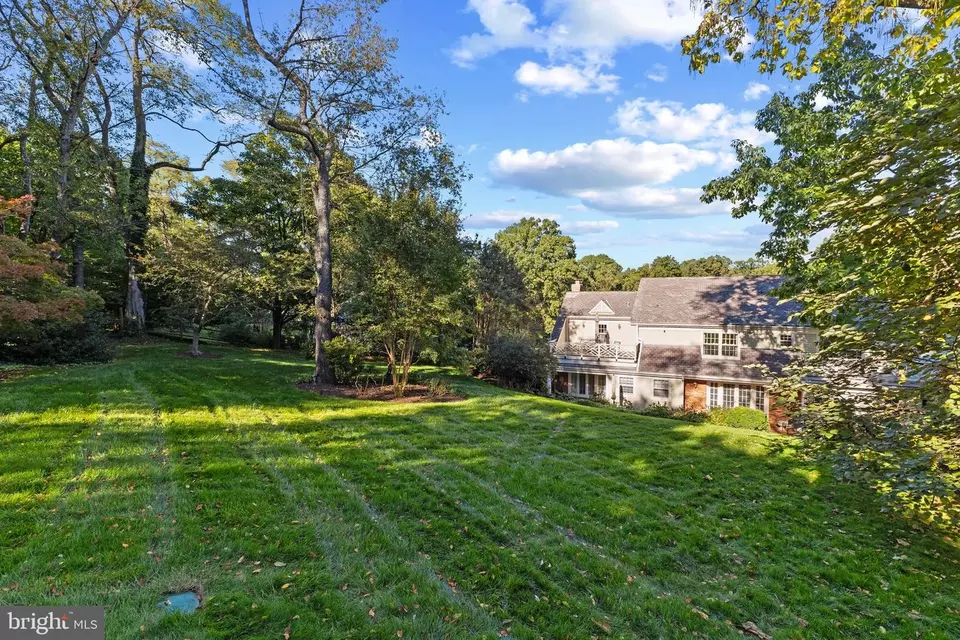 Exterior - 7621 Leith Pl, Alexandria, VA 22307 photo 6 of 7