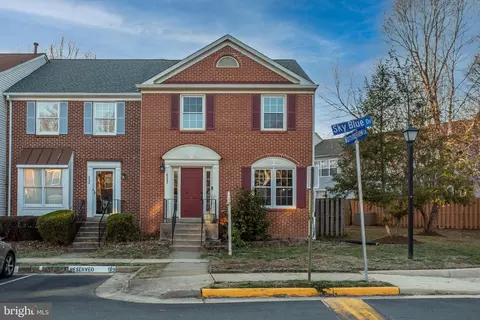 8002 Sky Blue Dr, Alexandria, VA 22315