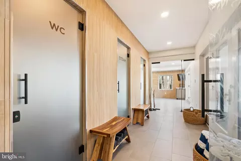 Entry Way - 6470 Kedleston Ct, Mclean, VA 22101 photo 6 of 8