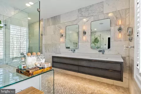 Bath - 6470 Kedleston Ct, Mclean, VA 22101 photo 4 of 7