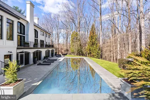 Exterior - 6470 Kedleston Ct, Mclean, VA 22101 photo 7 of 8