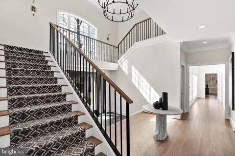 Entry Way - 6470 Kedleston Ct, Mclean, VA 22101 photo 4 of 8