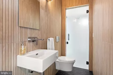 Bath - 6470 Kedleston Ct, Mclean, VA 22101 photo 7 of 7
