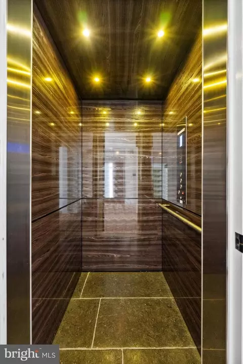 Entry Way - 6470 Kedleston Ct, Mclean, VA 22101 photo 8 of 8