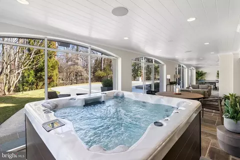 Exterior - 6470 Kedleston Ct, Mclean, VA 22101 photo 6 of 8