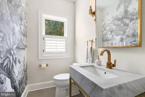 Bath - 6470 Kedleston Ct, Mclean, VA 22101 photo 1 of 7