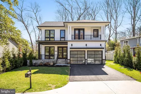 8530 Pepperdine Dr, Vienna, VA 22180
