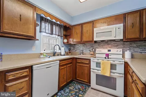 8718 Whitson Ct, Springfield, VA 22153 photo 10
