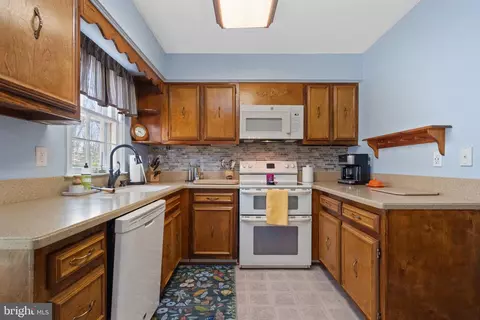 8718 Whitson Ct, Springfield, VA 22153 photo 9