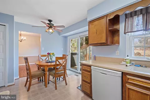 8718 Whitson Ct, Springfield, VA 22153 photo 11