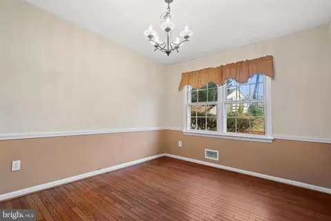 8718 Whitson Ct, Springfield, VA 22153 photo 6