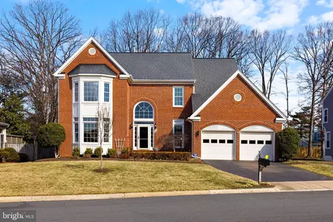 4711 Rippling Pond Dr, Fairfax, VA 22033