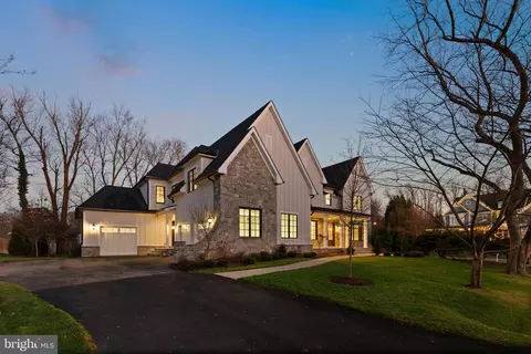Exterior - 1907 Bargo Ct, Mclean, VA 22101 photo 3 of 11