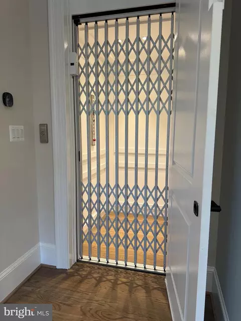 Entry Way - 1907 Bargo Ct, Mclean, VA 22101 photo 1 of 21